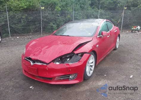 2018 Tesla Model S 100D/75D/P100D z USA, uszkodzony, nr VIN 5YJSA1E27JF247637